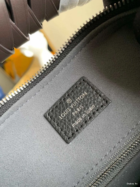 HOBO LOUIS MM VUITTON BEAUBOURG 0822